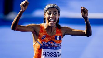 PARIJS - Sifan Hassan wint de marathon voor de vrouwen tijdens de Olympische Spelen. De marathon wordt traditiegetrouw in het laatste weekend van de Spelen gelopen. ANP ROBIN VAN LONKHUIJSEN