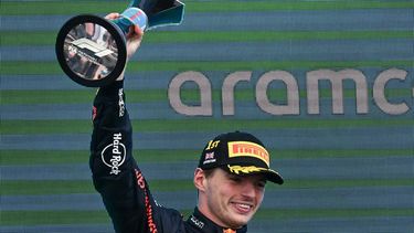 2023-07-09 17:47:04 Red Bull Racing's Dutch driver Max Verstappen celebrates on the podium after winning the Formula One British Grand Prix at the Silverstone motor racing circuit in Silverstone, central England on July 9, 2023. 
ANDREJ ISAKOVIC / AFP
