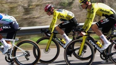 Team Visma - Lease a Bike's Danish rider Jonas Vingegaard, wearing the overall leader yellow jersey, and Team Visma - Lease a Bike's Dutch rider Wilco Kelderman (R) ride with the pack during the 6th stage of the Paris-Nice cycling race, 179.3 km between Barbentane and Apt, on March 13, 2026. 
Anne-Christine POUJOULAT / AFP