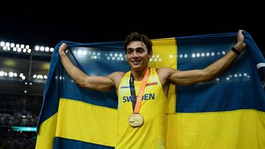 2023-08-26 21:28:34 Gold medallist Sweden's Armand Duplantis celebrates after winning the men's pole vault final during the World Athletics Championships at the National Athletics Centre in Budapest on August 26, 2023. 
Ben Stansall / AFP