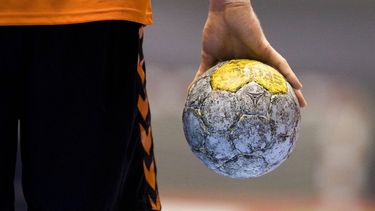 ROTTERDAM - Het Nederlands mannenhandbalteam was zondag kansloos in de krachtmeting met topland Spanje. Het team van bondscoach Harrie Weerman verloor in Rotterdam de kwalificatiewedstrijd voor het Europees kampioenschap in 2010 met veelzeggende cijfers: 26-35.ANP KOEN SUYK
