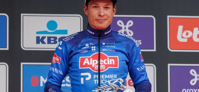epa12858921 Belgian rider Jasper Philipsen of team Alpecin-Premier Tech poses on the podium after winning the In Flanders Fields - Middelkerke to Wevelgem cycling race in Wevelgem, Belgium, 29 March 2026.  EPA/OLIVIER MATTHYS