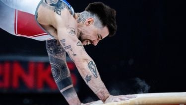 ROTTERDAM - Casimir Schmidt op sprong tijdens de Olympische kwalificatiewedstrijd op het NK turnen in Ahoy Rotterdam. Voor de heren is dit de laatste kans om zich voor het Olympisch team voor Parijs te plaatsen. ANP IRIS VAN DEN BROEK