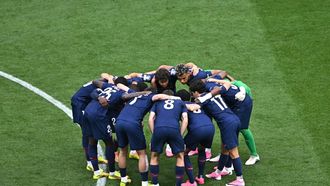 Paris Saint-German players huddle before the UEFA Champions League final football match between Paris Saint-Germain (PSG) and Arsenal FC at the Puskas Arena in Budapest on May 30, 2026.
 
Attila KISBENEDEK / AFP