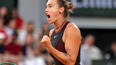 epa13009667 Aryna Sabalenka of Belarus gestures during her Women's round of 16 match against Naomi Osaka of Japan at the French Open Grand Slam tennis tournament at Roland Garros in Paris, France, 01 June 2026.  EPA/TERESA SUAREZ