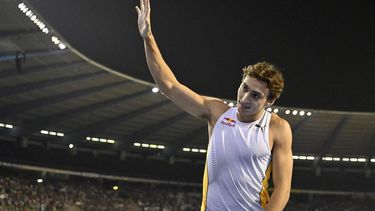 2023-09-08 23:07:20 Sweden's Armand Duplantis acknowledges the audience after winning the Men Pole Vault contest of the Brussels IAAF Diamond League athletics meeting on September 8, 2023 at the King Baudouin stadium. 
JOHN THYS / AFP