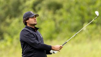 BADHOEVEDORP - Eugenio Chacarra (SPA) in actie op de slotdag van het KLM Open golftoernooi bij golfclub The International. SANDER KONING / ANP