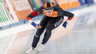 epa11749037 Suzanne Schulting of The Netherlands competes in the Women’s 1000m during the ISU Speed Skating World Cup in Beijing, China, 30 November 2024.  EPA/JESSICA LEE