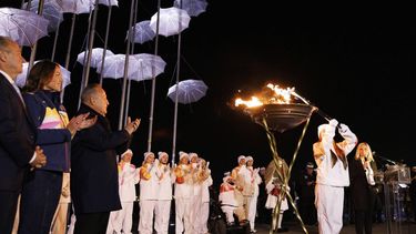 epa12563059 Skiing champion and torchbearer Eleni Spyropoulou brings the Olympic Flame and lights the altar during the handover ceremony of the Olympic flame for the Milano Cortina 2026 Winter Olympic Games at Nea Paralia in Thessaloniki, Greece, 01 December 2025.  EPA/ACHILEAS CHIRAS