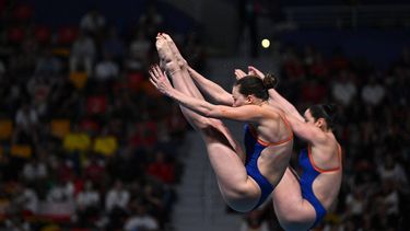 Netherlands' Inge Jansen and Celine Van Duijn compete in the final of the women's 3m springboard synchro diving event during the 2024 World Aquatics Championships at Hamad Aquatics Centre in Doha on February 7, 2024. 
SEBASTIEN BOZON / AFP