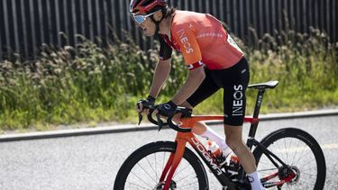 epa12181343 Britiish rider Geraint Thomas of INEOS Grenadiers in action during the third stage of the Tour de Suisse cycling race over 195.6km from Aarau to Heiden, Switzerland, 17 June 2025.  EPA/GIAN EHRENZELLER