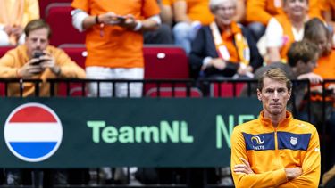 GRONINGEN - Captain Paul Haarhuis op de eerste dag tijdens de tweede kwalificatieronde voor de Davis Cup Finals van Nederland tegen Argentinië in Martiniplaza. ANP SANDER KONING