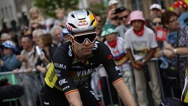 epa12224169 Belgian rider Wout Van Aert of Team Visma-Lease a Bike arrives at the presentation of the 4th stage of the Tour de France cycling race over 174.2km from Amiens to Rouen, France, 08 July 2025.  EPA/MARTIN DIVISEK