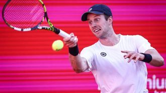 epa11259144 Botic Van De Zandschulp of Netherlands in action during his Round of 16 match against Casper Ruud of Norway at of the Estoril Open tennis tournament, in Oeiras, Portugal, 04 April 2024.  EPA/RODRIGO ANTUNES