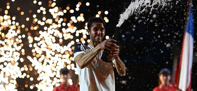 Argentina's Tomas Etcheverry celebrates with champagne after defeating Chile's Alejandro Tabilo during their men's singles final match at the Rio Open tennis tournament in Rio de Janeiro, Brazil, on February 22, 2026. 
MAURO PIMENTEL / AFP