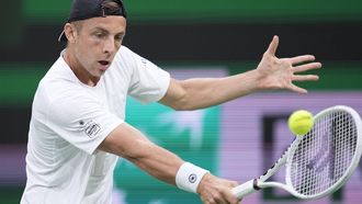 epa11213353 Tallon Griekspoor of the Netherlands in action against Alexander Zverev of Germany during the BNP Paribas Open tennis tournament in Indian Wells, California, USA, 10 March 2024.  EPA/RAY ACEVEDO