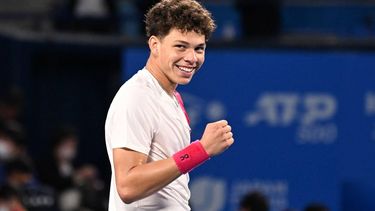 2023-10-21 10:28:51 USA's Ben Shelton celebrates his win over USA's Marcos Giron during their men's singles semi-final match at the ATP Japan Open tennis tournament in Tokyo on October 21, 2023. 
Kazuhiro NOGI / AFP