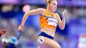PARIJS - Minke Bisschops in actie op de halve finale 4x100 relay tijdens de olympische atletiekwedstrijden. ANP IRIS VAN DEN BROEK