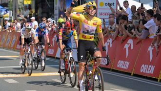 epa13134082 Dutch cyclist Lorena Wiebes (R) of Team SD Worx-Protime wins the 3rd and final stage of the Tour de Pologne Women cycling race from Janowiec to Lublin (101,3 km), in Lublin, Poland, 26 July 2026.  EPA/Wojciech Szubartowski POLAND OUT