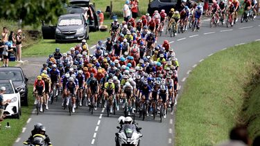 epa10724279 The pack of cyclists in action during the third stage of the Tour de France 2023, a 193,5km race from Amorebieta-Etxano in Spain to Bayonne in France, 03 July 2023.  EPA/CHRISTOPHE PETIT TESSON