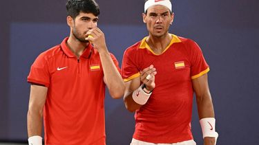 Spain's Rafael Nadal (R) and Spain's Carlos Alcaraz (L) speak while playing US' Austin Krajicek and US' Rajeev Ram during their men's doubles quarter-final tennis match on Court Philippe-Chatrier at the Roland-Garros Stadium during the Paris 2024 Olympic Games, in Paris on July 31, 2024.  
CARL DE SOUZA / AFP