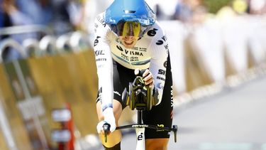 epa12227527 Italian rider Edoardo Affini of Team Visma-Lease a Bike crosses the finish line of the 5th stage of the Tour de France cycling race, an Individual Time Trial over 33km in Caen, France, 09 July 2025.  EPA/MARTIN DIVISEK