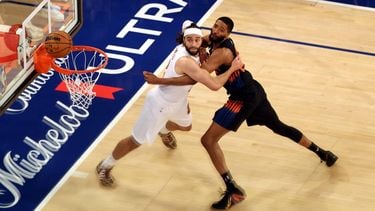 epa12982908 Max Strus (L) of the Cleveland Cavaliers and Mikal Bridges (R) of the New York Knicks in action during Game 2 of the NBA Eastern Conference Finals between the New York Knicks and the Cleveland Cavaliers at Madison Square Garden in New York, New York, USA, 21 May 2026.  EPA/Olga Fedorova