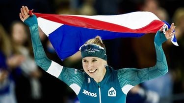 HEERENVEEN - Merel Conijn juicht na het winnen van de 3.000 meter voor vrouwen tijdens de tweede dag van het NK Afstanden in Thialf. De olympische winter werd afgetrapt met het driedaagse schaatstoernooi. ANP VINCENT JANNINK