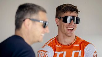 ARNHEM - Niek Kimmann in een verzorgingstent tijdens de vierde wedstrijd om de wereldbeker BMX. ANP ROBIN VAN LONKHUIJSEN