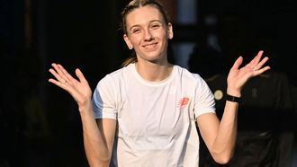 Netherlands' Femke Bol arrives for the winners' ceremony of the Silesia Diamond League athletics meeting in the Stadion Slaski in Chorzow, Poland, on August 16, 2025. 
Sergei GAPON / AFP