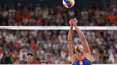 Netherlands' #01 Katja Stam digs the ball in the women's pool E beach volleyball match between Netherlands and Japan during the Paris 2024 Olympic Games at the Eiffel Tower Stadium in Paris on July 30, 2024. 
Kirill KUDRYAVTSEV / AFP