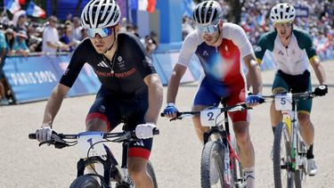 epa11505821 (from L) Tom Pidcock of Great Britain, Victor Koretzky of France and Alan Hatherly of South Africa compete in the Men Cross Country race of the Mountain Biking competitions in the Paris 2024 Olympic Games, at the Elancourt Hill, Paris, France, 29 July 2024.  EPA/TOLGA AKMEN