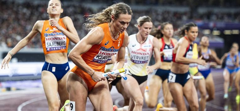 TOKIO - Lieke Klaver tijdens de finale van de 4x400 meter estafette voor vrouwen tijdens de WK atletiek in het Japan National Stadium. ANP ROBIN VAN LONKHUIJSEN