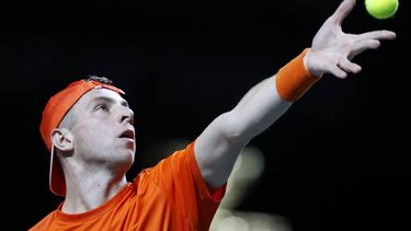 epa10990783 Tallon Griekspoor of the Netherlands serves in his match against Jannik Sinner of Italy during the Davis Cup quarter final between Italy and the Netherlands at Martin Carpena pavilion in Malaga, Spain, 23 November 2023.  EPA/Jorge Zapata