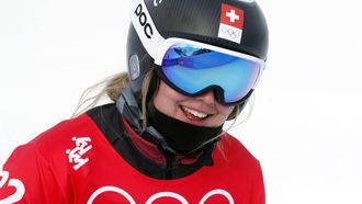 epa09740029 Sophie Hediger of Switzerland in action during Women's Snowboard Cross qualification at the Zhangjiakou Genting Snow Park at the Beijing 2022 Olympic Games, Zhangjiakou, China, 09 February 2022.  EPA/MAXIM SHIPENKOV