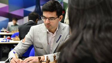 WIJK AAN ZEE - Anish Giri tegen Ju Wenjun uit China tijdens de eerste speelronde van het Tata Steel Masters schaaktoernooi.  ANP OLAF KRAAK