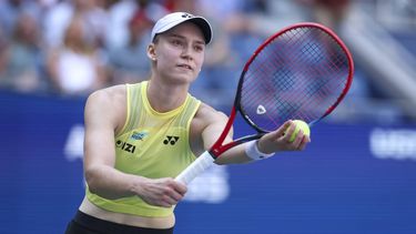 epa13225803 Elena Rybakina of Kazakhstan in action against Qinwen Zheng of China during the Women's Singles Quarterfinals match of the US Open Tennis Championships in Flushing Meadows, New York, USA, 09 September 2026.  EPA/SARAH YENESEL