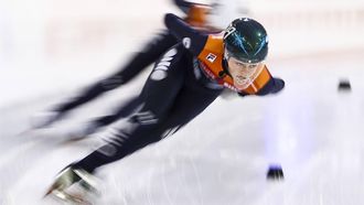 HEERENVEEN - Xandra Velzeboer  in actie in de halve finale 1000 meter op de derde en laatste dag van de Dutch Open Shorttrack in Thialf. De Nederlandse schaatsers kunnen bij de DOS weer punten verdienen voor kwalificatie voor de eerste twee World Tour-wedstrijden. ANP VINCENT JANNINK