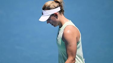 epa11081236 Angelique Kerber of Germany reacts during her match against Danielle Collins of USA on Day 3 of the 2024 Australian Open at Melbourne Park in Melbourne, Australia 16 January 2024.  EPA/LUKAS COCH AUSTRALIA AND NEW ZEALAND OUT