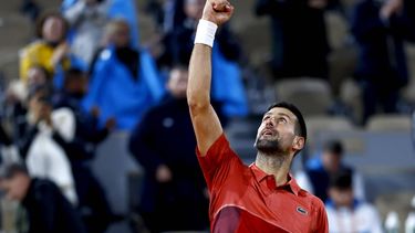 epa11376435 Novak Djokovic of Serbia celebrates after winning his Men's Singles 1st round match against Pierre-Hugues Herbert of France at the French Open Grand Slam tennis tournament at Roland Garros in Paris, France, 28 May 2024. Djokovic won in three sets.  EPA/MOHAMMED BADRA