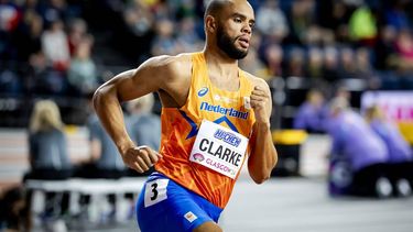 GLASGOW - Ryan Clarke in actie tijdens de 800 meter op de eerste dag van wereldkampioenschappen indooratletiek in Schotland. ANP ROBIN VAN LONKHUIJSEN