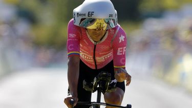 epa13124981 Ecuadorian cyclist Richard Carapaz of EF Education - EasyPost crosses the finish line of Stage 16 of the Tour de France, a 26.1 km Individual time-trial (ITT) from Evian-les-Bains to Thonon-les-Bains, France, 21 July 2026.  EPA/GUILLAUME HORCAJUELO