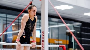 ROTTERDAM - Turner Mara Slippens tijdens een training in Topsportcentrum Rotterdam. De turnselectie traint voor de Europese kampioenschappen turnen in Antalya. ANP MARCO DE SWART