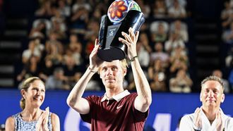 Canada's Denis Shapovalov celebrates with his trophy after defeating US' Aleksandar Kovacevic during the Mexico ATP Open men's singles tennis final match at the Cabo Sports Complex in Los Cabos, Baja California, Mexico, on July 19, 2025. 
Alfredo ESTRELLA / AFP