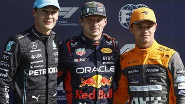 2023-08-26 16:33:57 Mercedes' British driver George Russell (L), Red Bull Racing's Dutch driver Max Verstappen and McLaren's British driver Lando Norris pose after taking the leading positions in the qualifying session at The Circuit Zandvoort, ahead of the Dutch Formula One Grand Prix, in Zandvoort on August 26, 2023. 
SIMON WOHLFAHRT / AFP