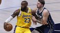 epa11025698 Dallas Mavericks guard Luka Doncic of Slovenia (R) guards Los Angeles Lakers forward LeBron James (L) during the first half of an NBA game between the Dallas Mavericks and the Los Angeles Lakers at the American Airlines Center in Dallas, Texas, USA, 12 December 2023.  EPA/ADAM DAVIS SHUTTERSTOCK OUT