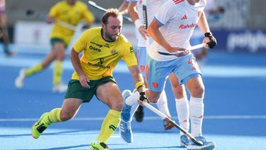 epa11878191 Jake Harvie (L) of Australia in action during the Men’s Hockey Pro League match between Australia and the Netherlands in Sydney, Australia, 06 February 2025.  EPA/MARK EVANS AUSTRALIA AND NEW ZEALAND OUT