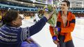 HEERENVEEN - Jenning De Boo (NED) krijgt de felicitatie's na het winnen van de 500 meter mannen tijdens de zesde en tevens laatste wereldbeker langebaanschaatsen van het seizoen. Het driedaagse evenement vond plaats in Thialf. ANP VINCENT JANNINK