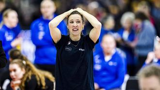 HEERENVEEN - Suzanne Schulting tijdens de eerste dag van het olympisch kwalificatietoernooi langebaanschaatsen in Thialf. ANP ROBIN VAN LONKHUIJSEN