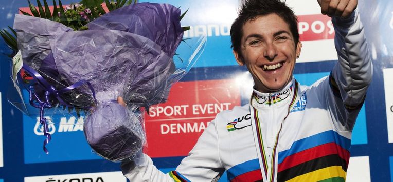 Giorgia Bronzini of Italy poses with her new gold medal on the podium after winning the Women's Elite Road Race competition, on September 24, 2011, in Copenhagen. The UCI Cycling Road World Championships are held in Denmark's capital from September 19 to 25. AFP PHOTO/JONATHAN NACKSTRAND
JONATHAN NACKSTRAND / AFP